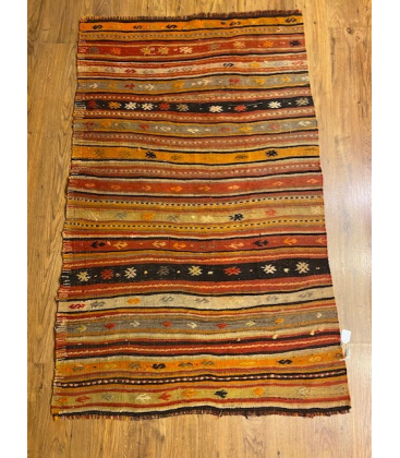 KILIM ANTIGUO GIGIM